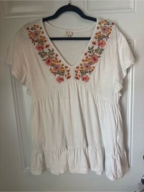Embroidered V-Neck White Tunic Top with Pink Floral Accents